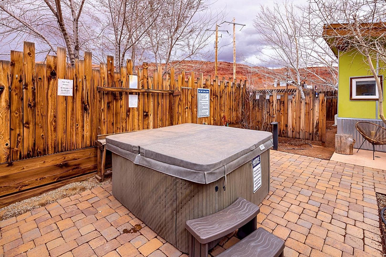 Downtown Kokopelli West 8 - Newly Remodeled Stylish Studio モアブ エクステリア 写真